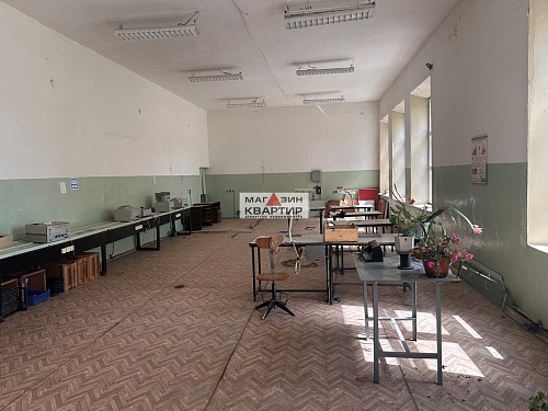 Здание 2356 кв.м. с участком в п.Красный