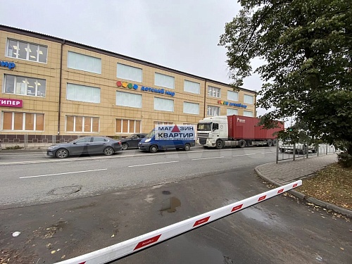 Торговое помещение, 987 м² на Колхозной площади